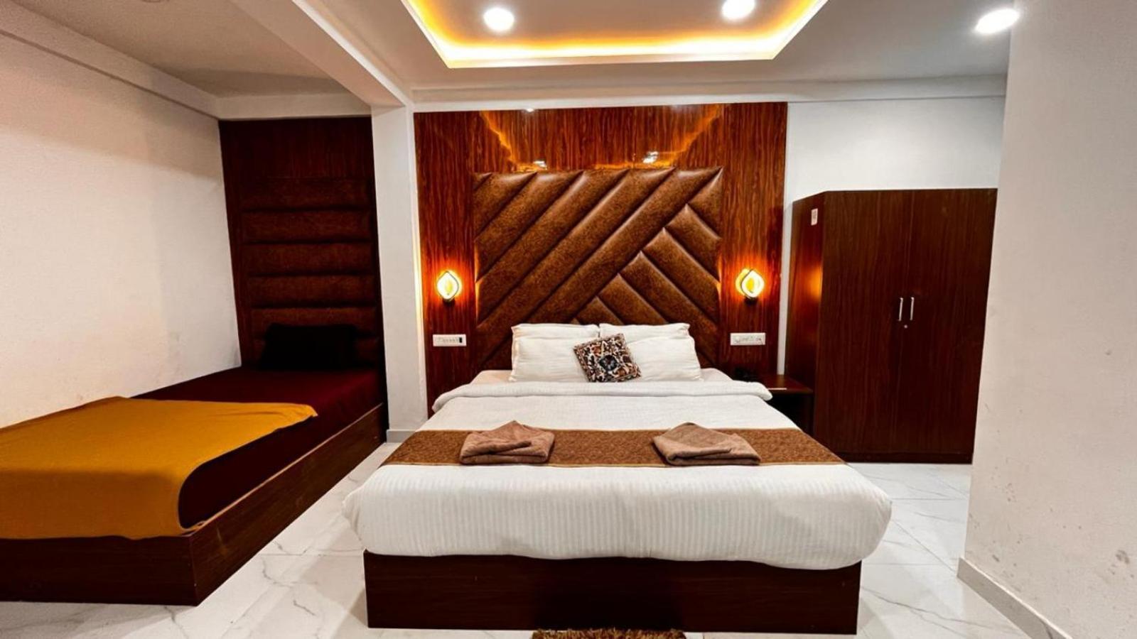 Hotel Small Daddy Plus Калангут Экстерьер фото