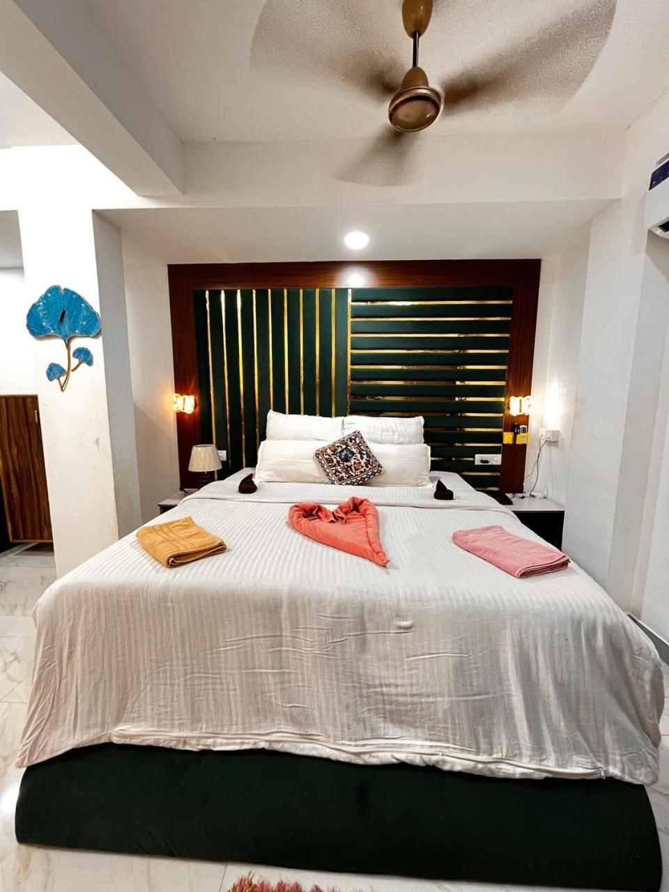 Hotel Small Daddy Plus Калангут Экстерьер фото