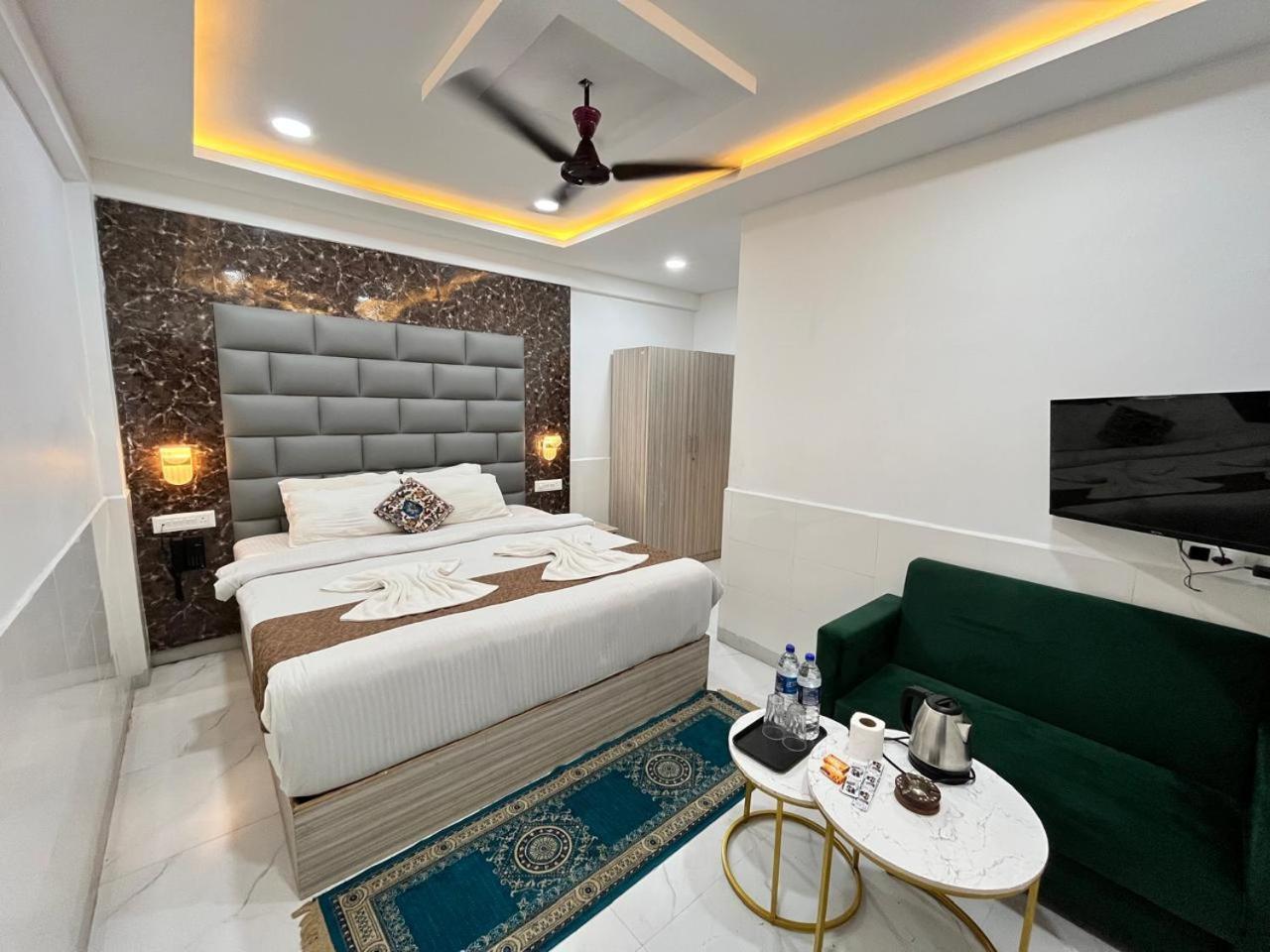 Hotel Small Daddy Plus Калангут Экстерьер фото