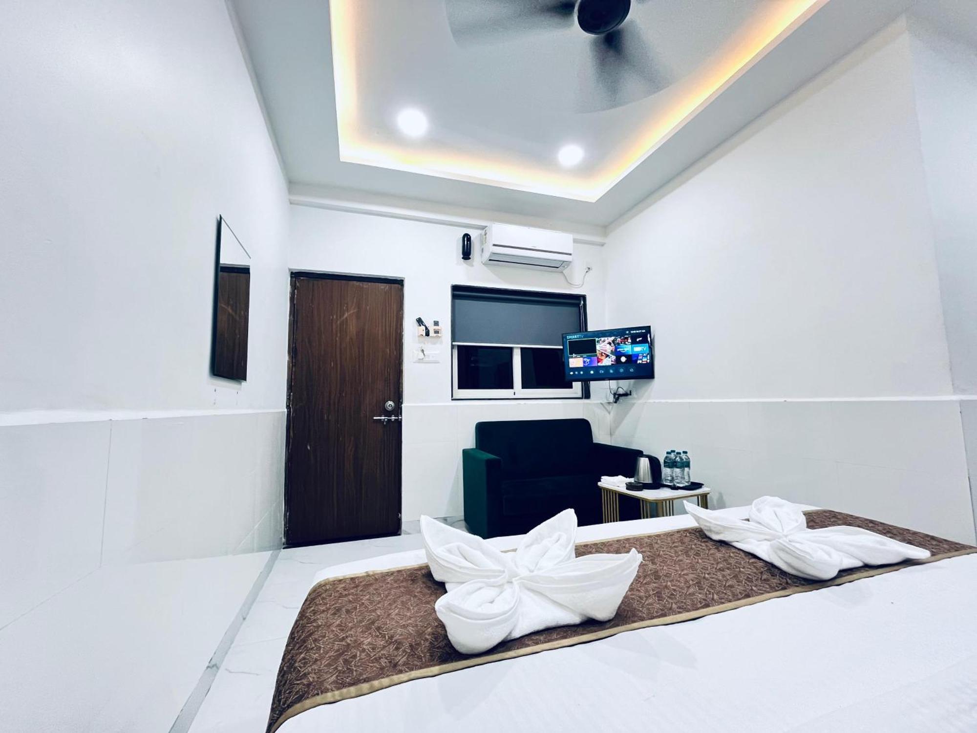 Hotel Small Daddy Plus Калангут Экстерьер фото