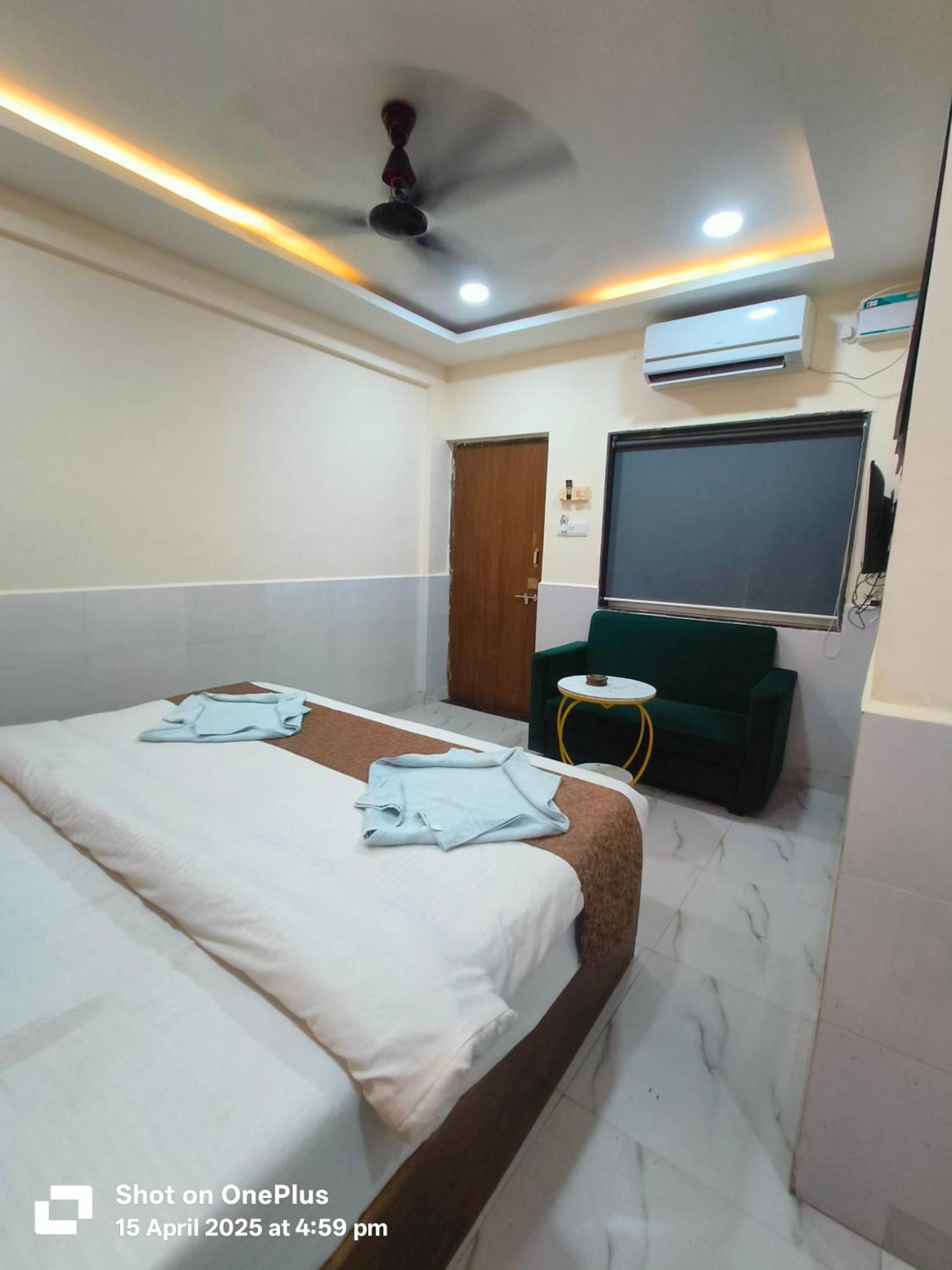 Hotel Small Daddy Plus Калангут Экстерьер фото