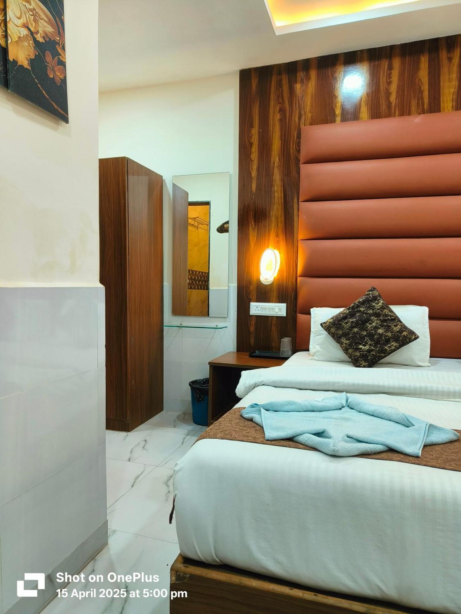 Hotel Small Daddy Plus Калангут Экстерьер фото