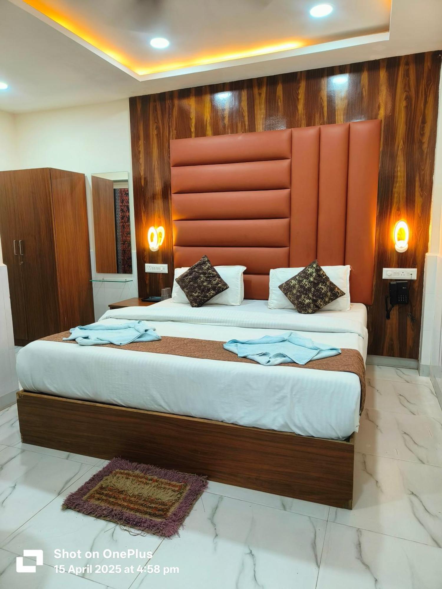 Hotel Small Daddy Plus Калангут Экстерьер фото