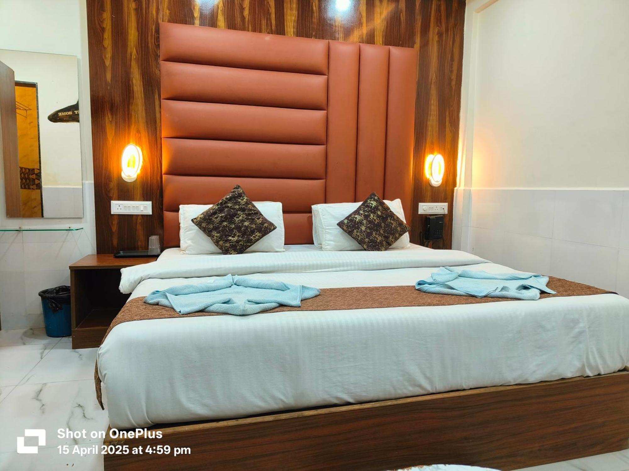Hotel Small Daddy Plus Калангут Экстерьер фото