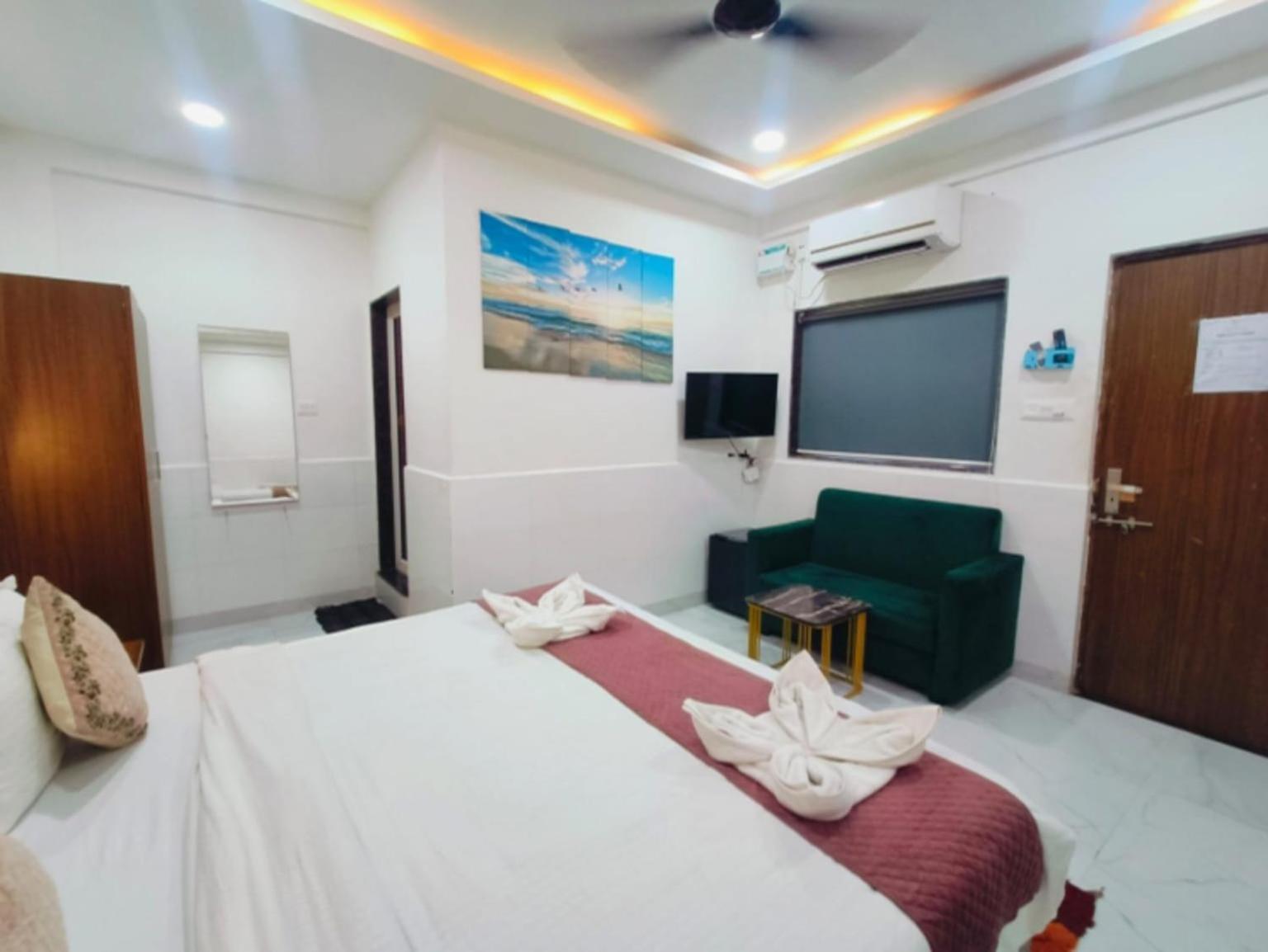 Hotel Small Daddy Plus Калангут Экстерьер фото