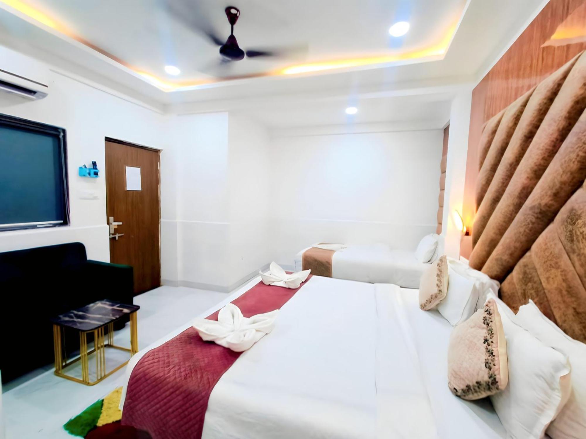Hotel Small Daddy Plus Калангут Экстерьер фото