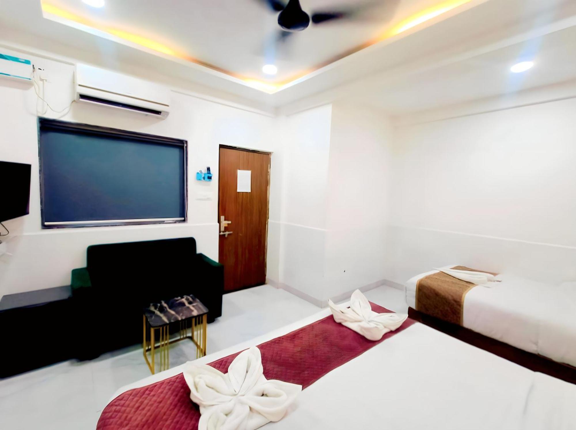 Hotel Small Daddy Plus Калангут Экстерьер фото