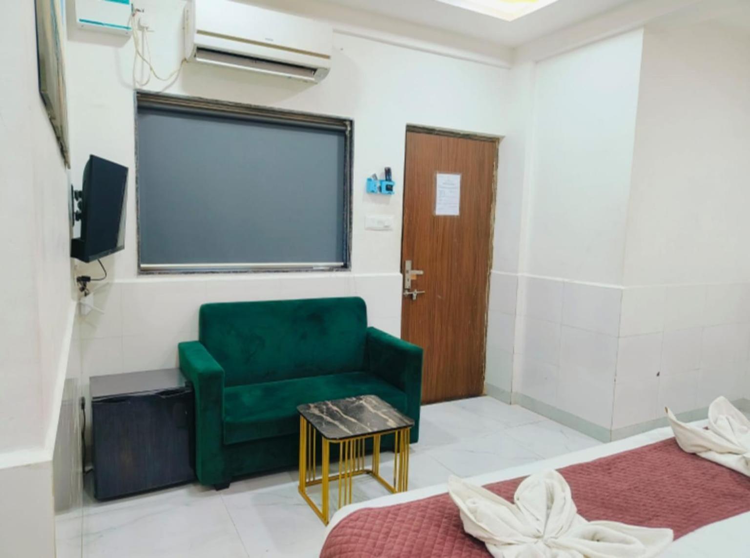 Hotel Small Daddy Plus Калангут Экстерьер фото